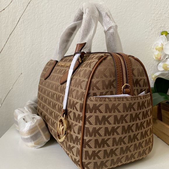 Michael Kors Bedford Large Duffle Satchel - Picture 3 of 9